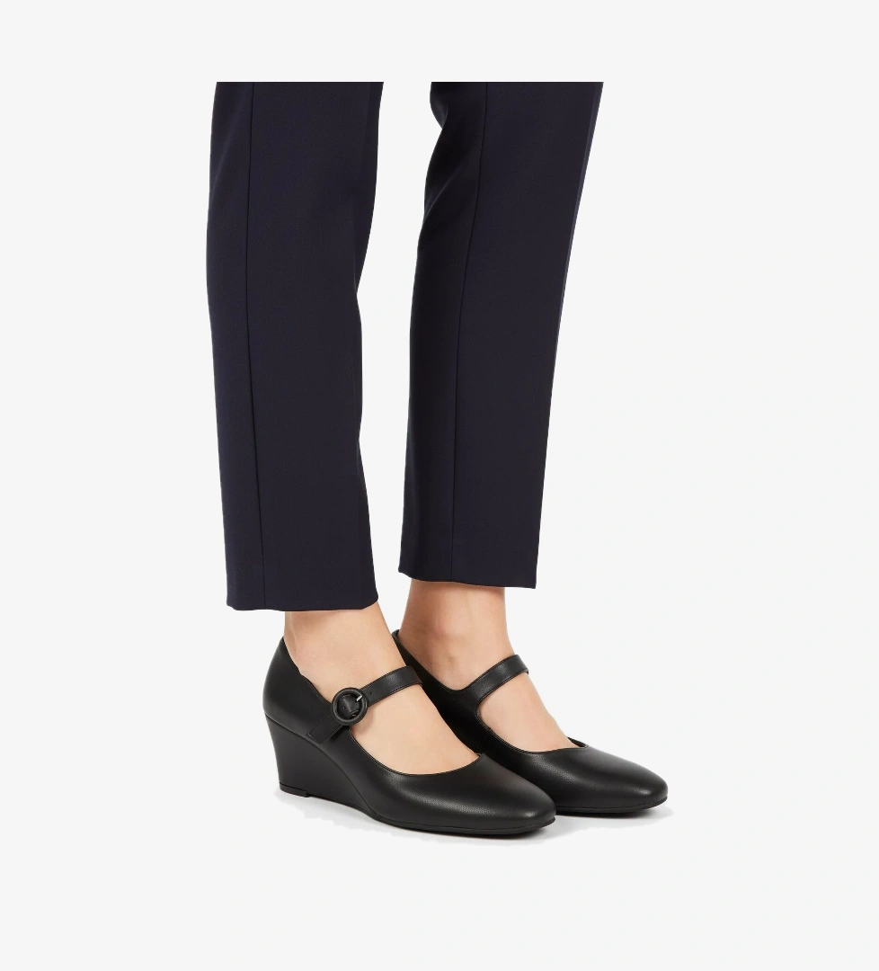 Aspor Siyah Kadın Dolgu Topuk Ayakkabı