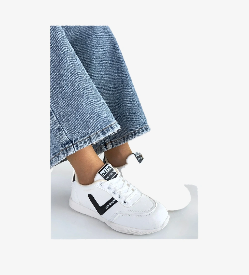 Beyaz Siyah Detaylı Bağcıklı Kadın Spor Ayakkabı