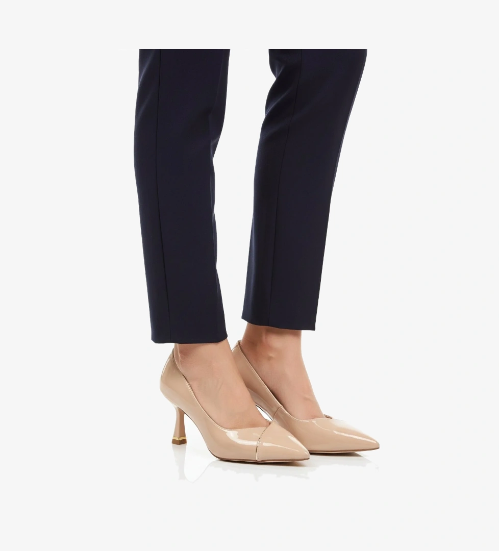 A Spor Aspor Bej Siyah Rugan Kadın Topuklu Ayakkabı model görseli