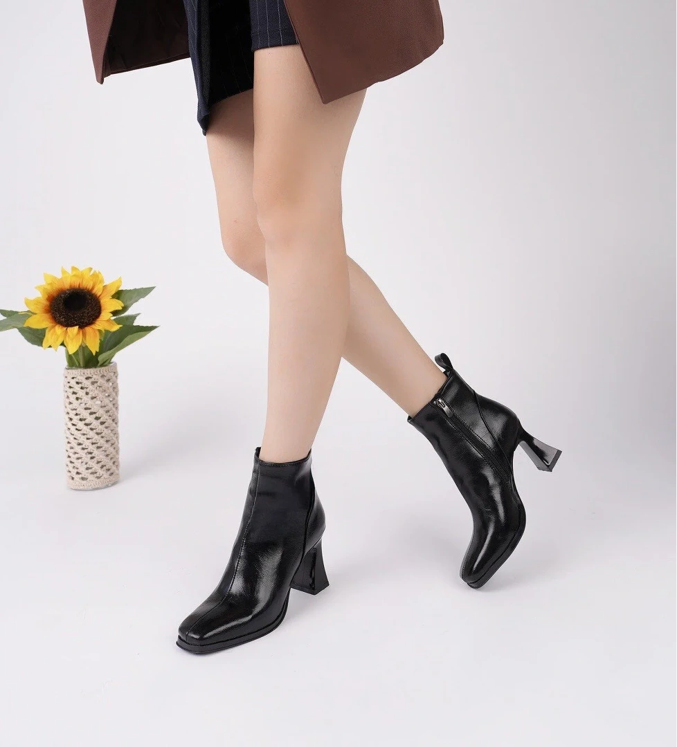 CELİNA Küt Burun Fermuarlı Topuklu Kadın Bot