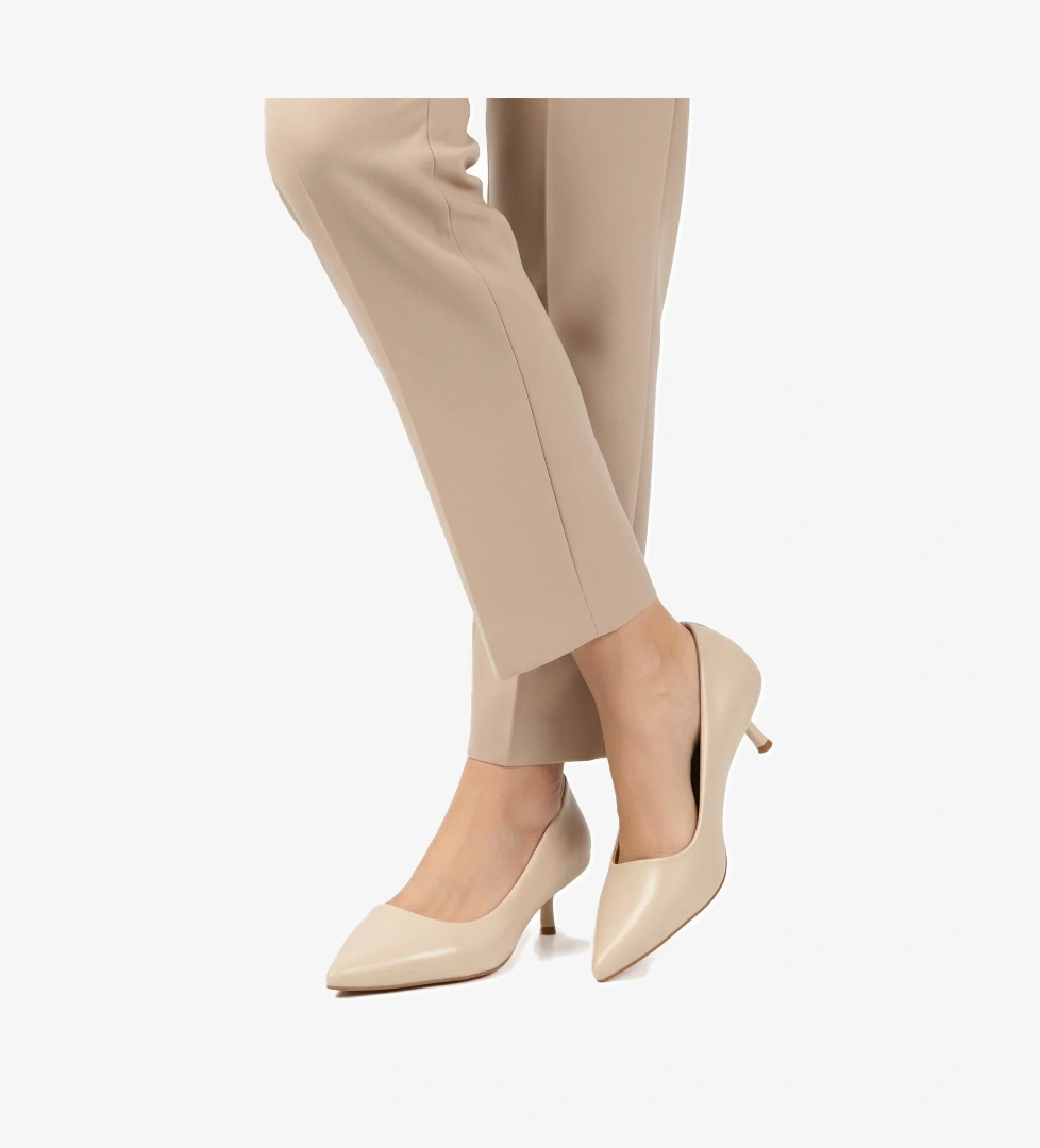 Bej Cilt Hafif Kadın İnce Kısa Topuklu Ayakkabı 458343 Z