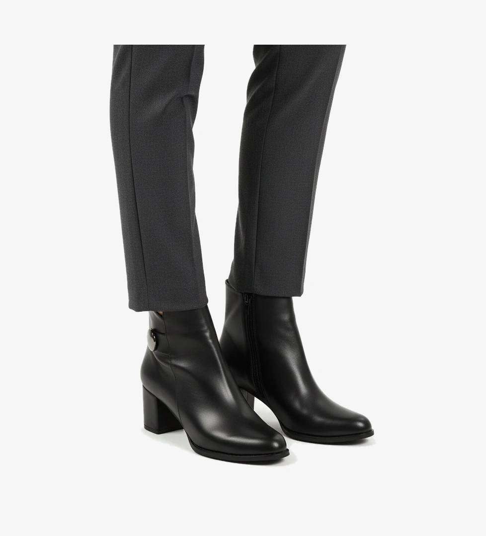 Siyah Dar Kalıp İçi Polarlı Fermuarlı Topuklu Kadın Bot 262325 Z