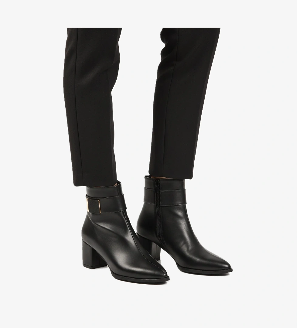 Siyah Dar Kalıp Streç Bilek Boy Sivri Burun Polarlı Topuklu Kadın Bot 262326 Z