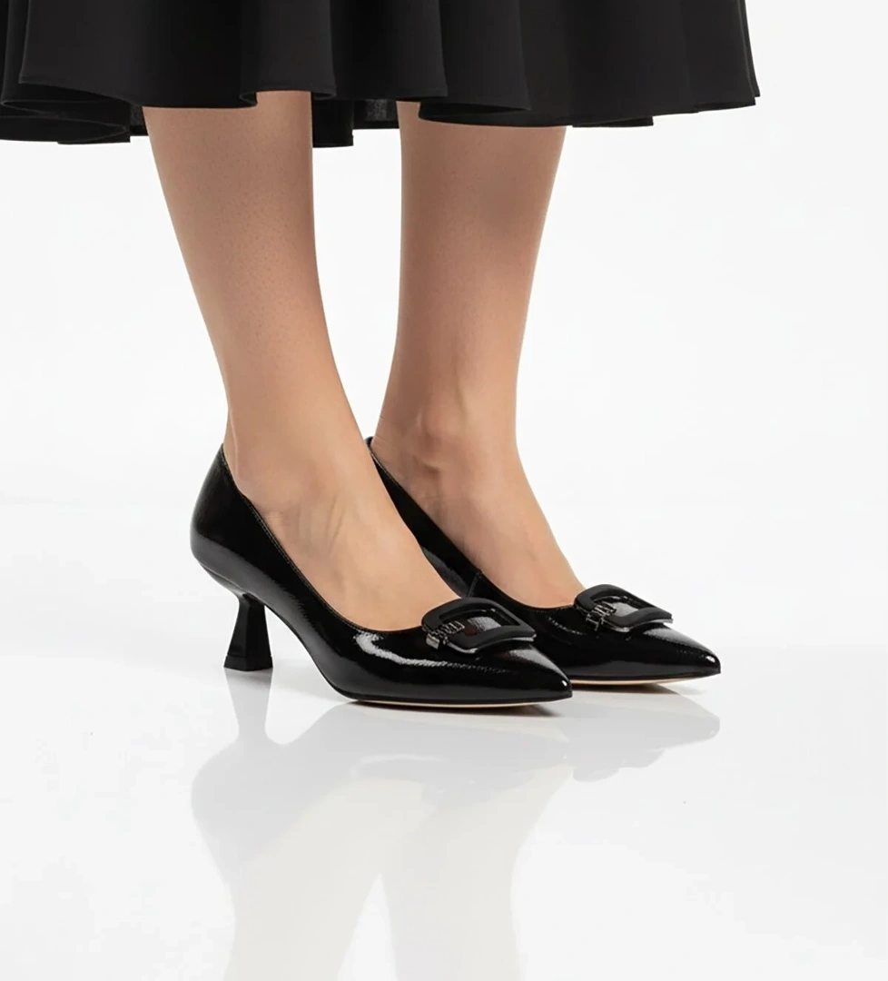 A Spor Aspor Bej Siyah Kırışık Kadın Topuklu Ayakkabı model görseli