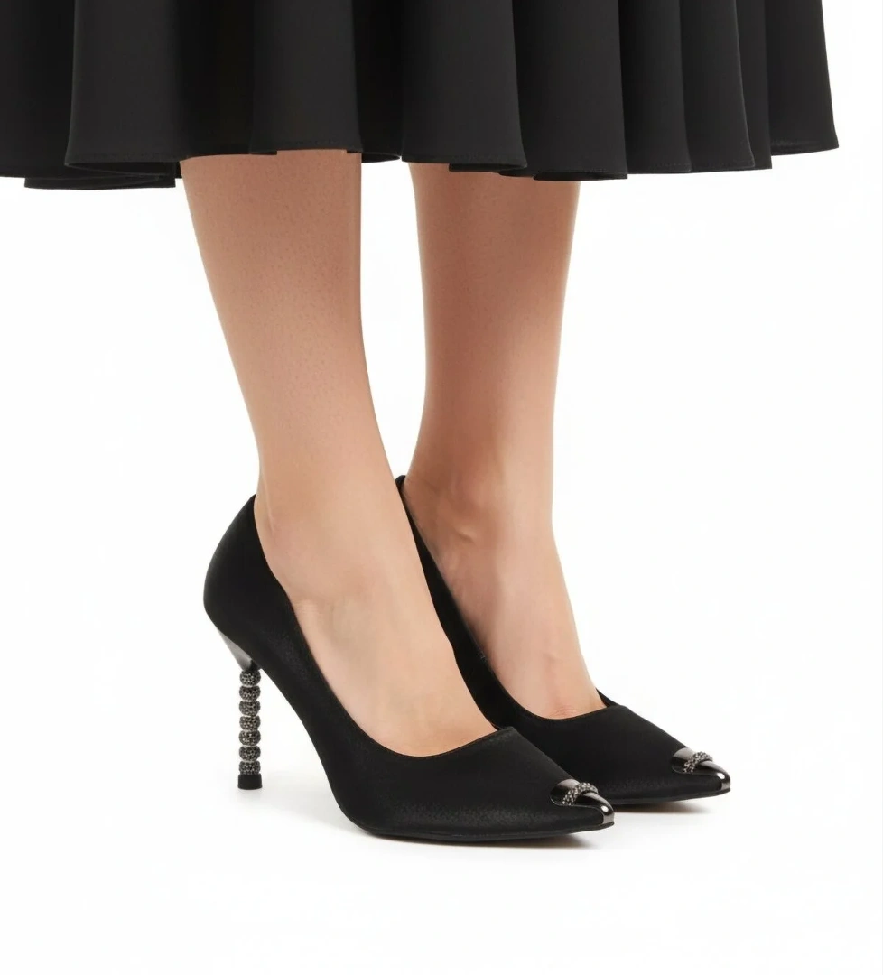 A Spor Aspor Siyah Bej Saten Kadın Topuklu Ayakkabı model görseli