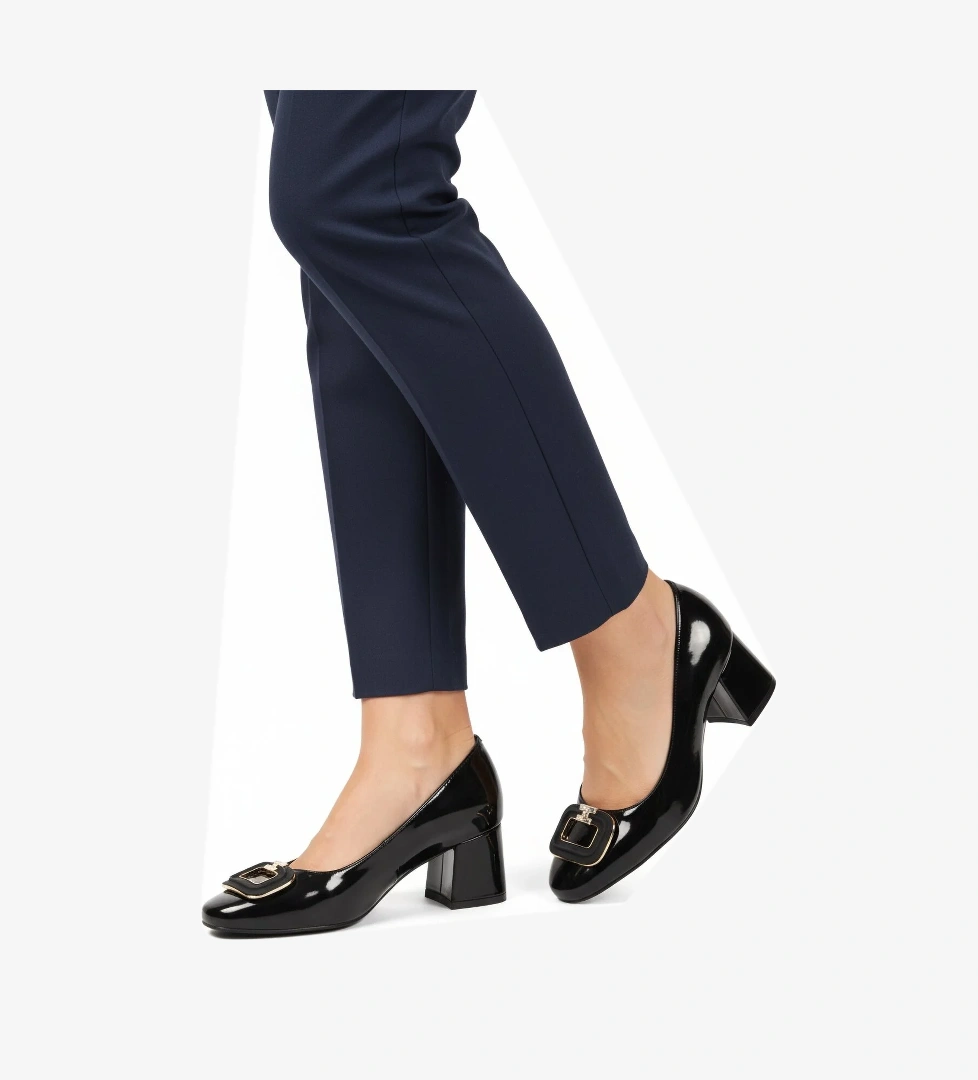 A Spor Aspor Siyah Kadın Topuklu Ayakkabı model görseli