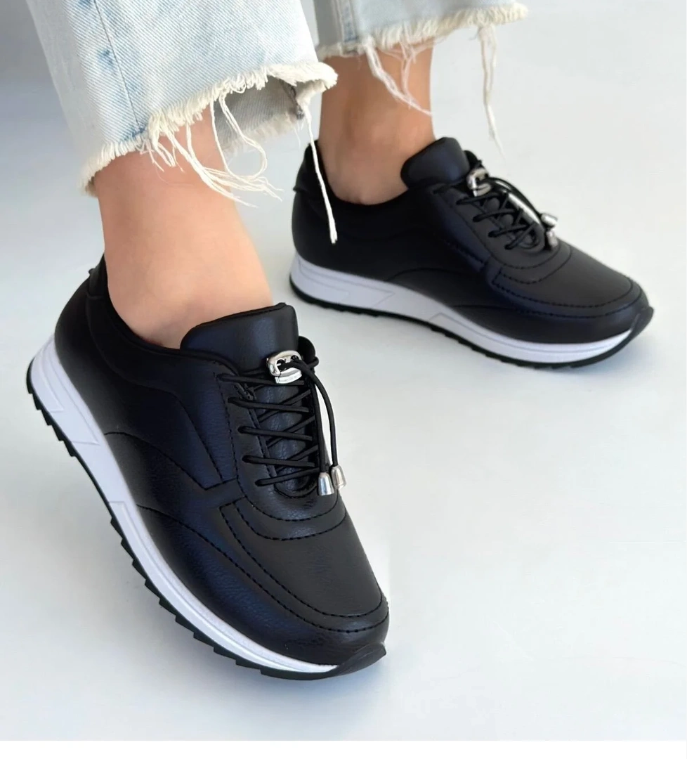 Siyah Bağcıklı Kadın Spor Ayakkabı