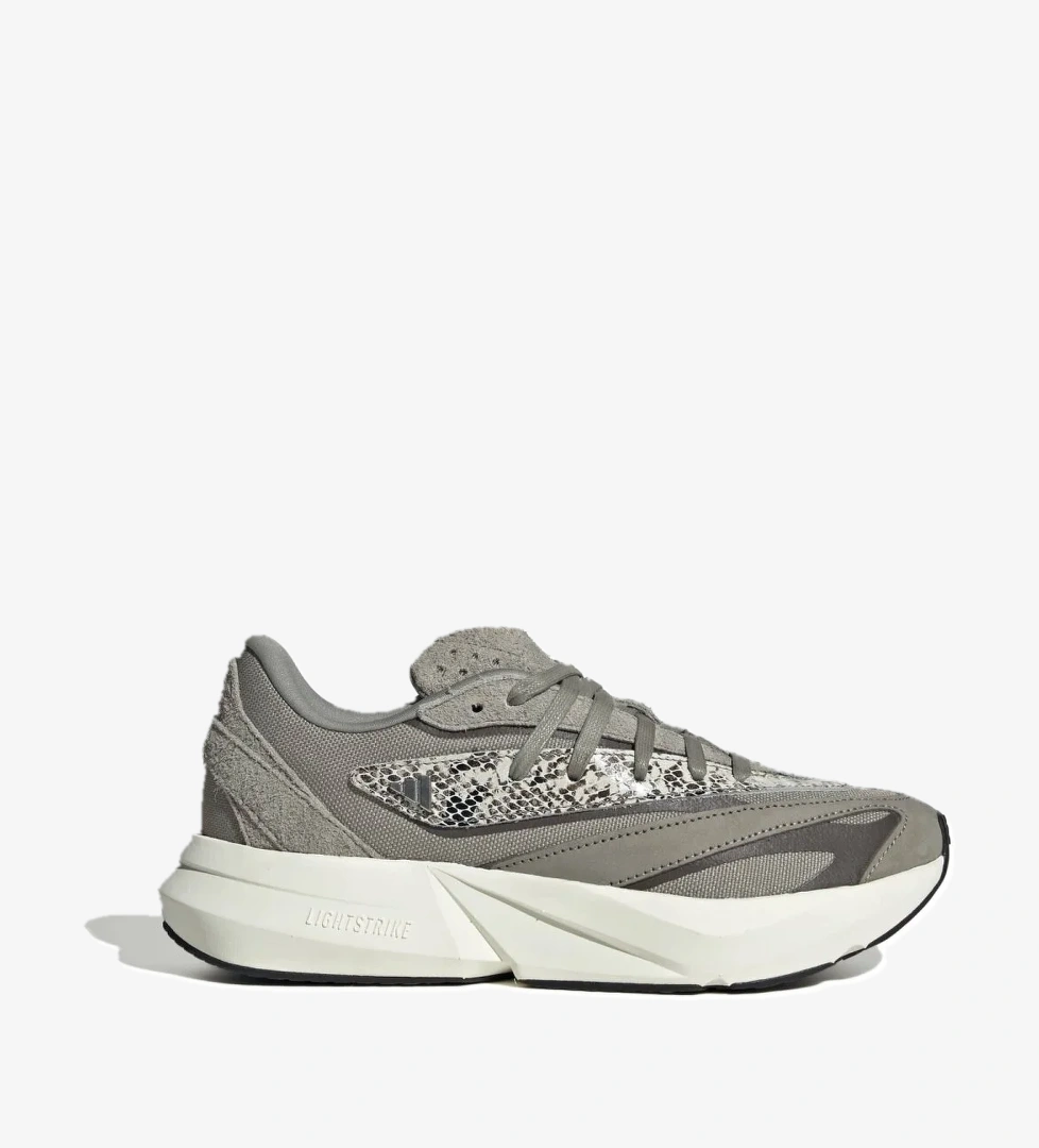 Adidas LIGHTBLAZE model görseli