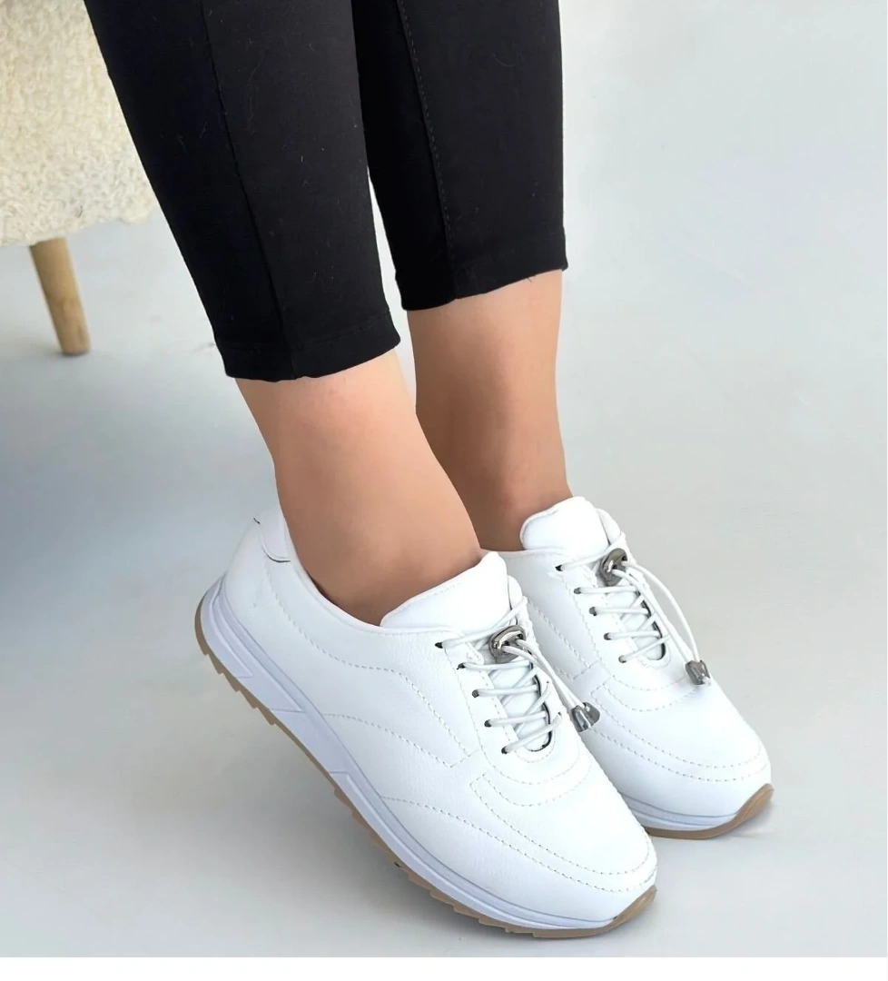 Beyaz Bağcıklı Kadın Spor Ayakkabı