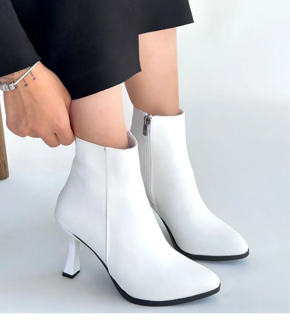 Pabucmarketi Beyaz Kadın Topuklu Bot model görseli