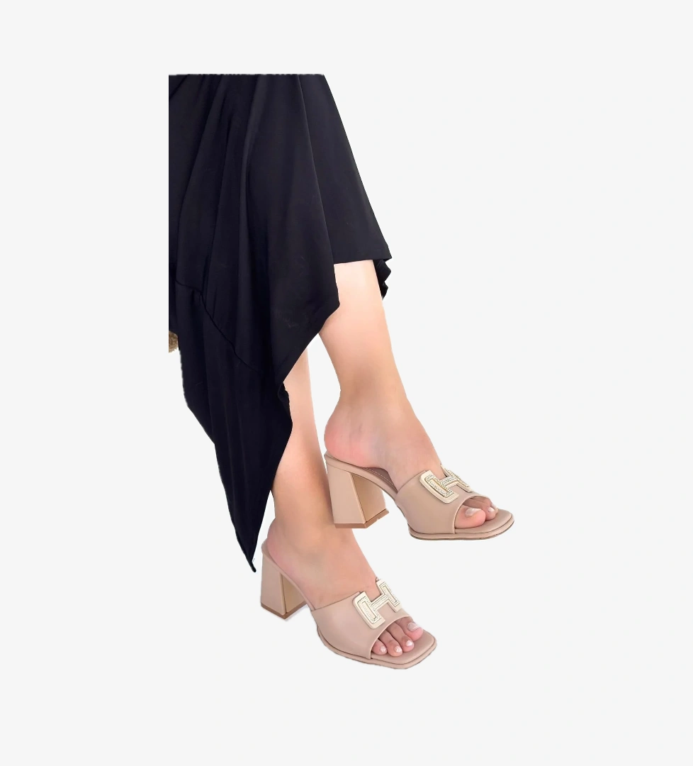 Pabucmarketi Siyah Bej Kadın Topuklu Terlik model görseli