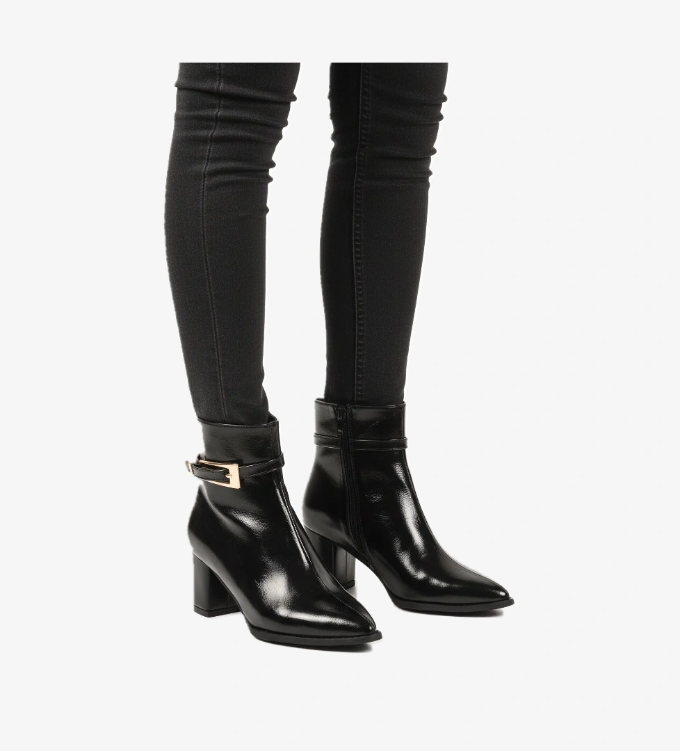 A Spor Aspor Kahve Siyah Dar Kalıp İçi Polarlı Kadın Topuklu Bot model görseli