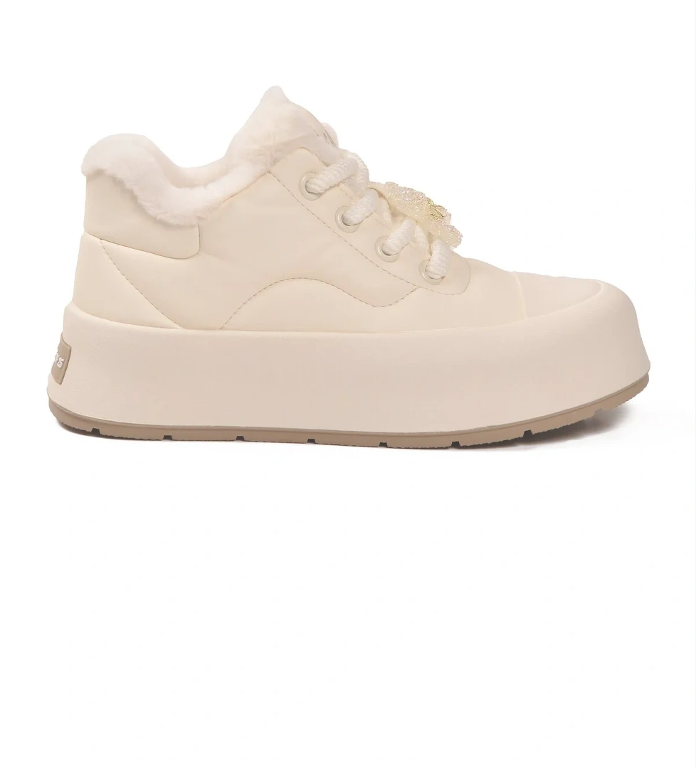 Gamelu Beyaz Siyah İçi Kürklü Bağcıklı Kadın Sneaker model görseli