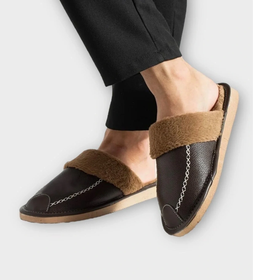 Deri Görünümlü Kürklü Erkek Ev Terliği KAHVERENGİ