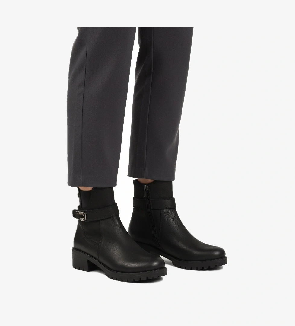 Venüs Siyah Nubuk Hakiki Deri Fermuarlı Kadın Topuklu Bot model görseli