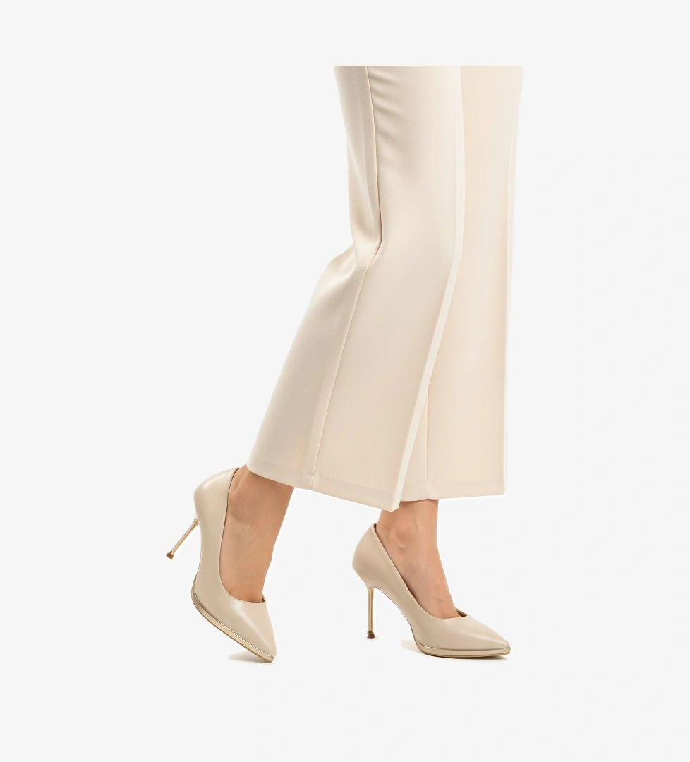 A Spor Aspor Bej Siyah Topuklu Kadın Abiye Ayakkabı model görseli