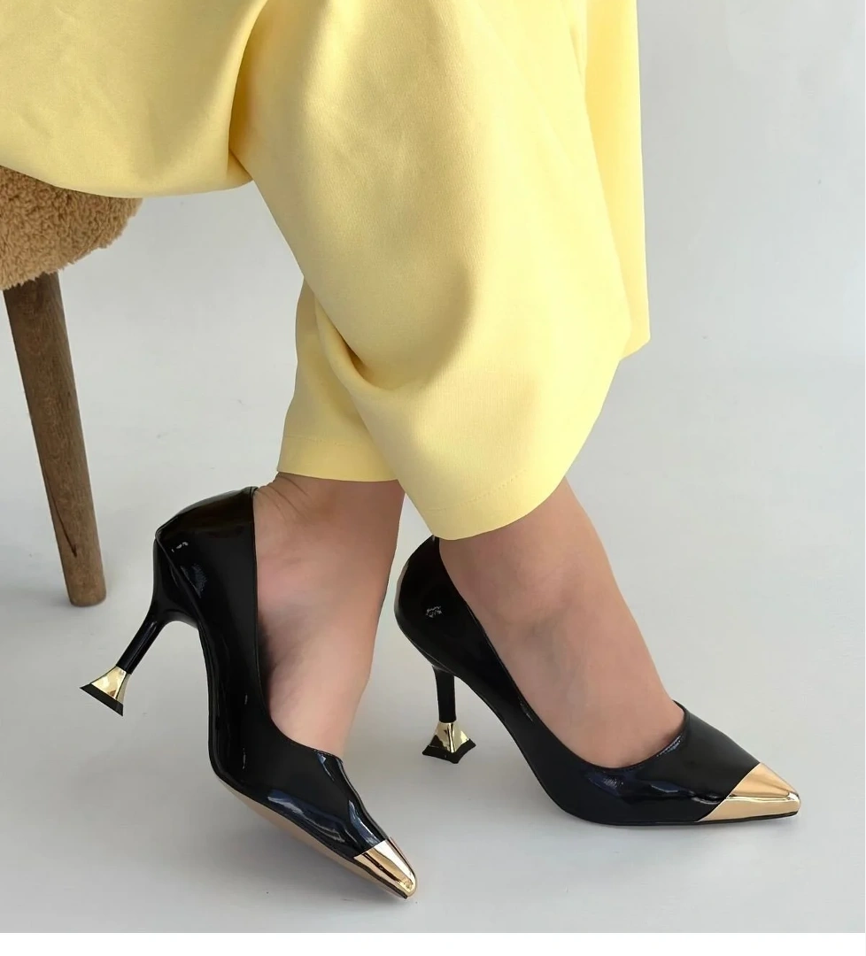 Siyah Rugan Kadın Topuklu Ayakkabı