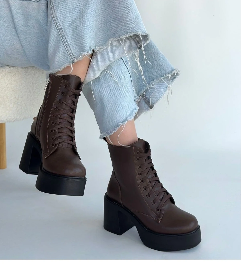 Pabucmarketi Kahverengi Fermuarlı Kadın Topuklu Bot model görseli