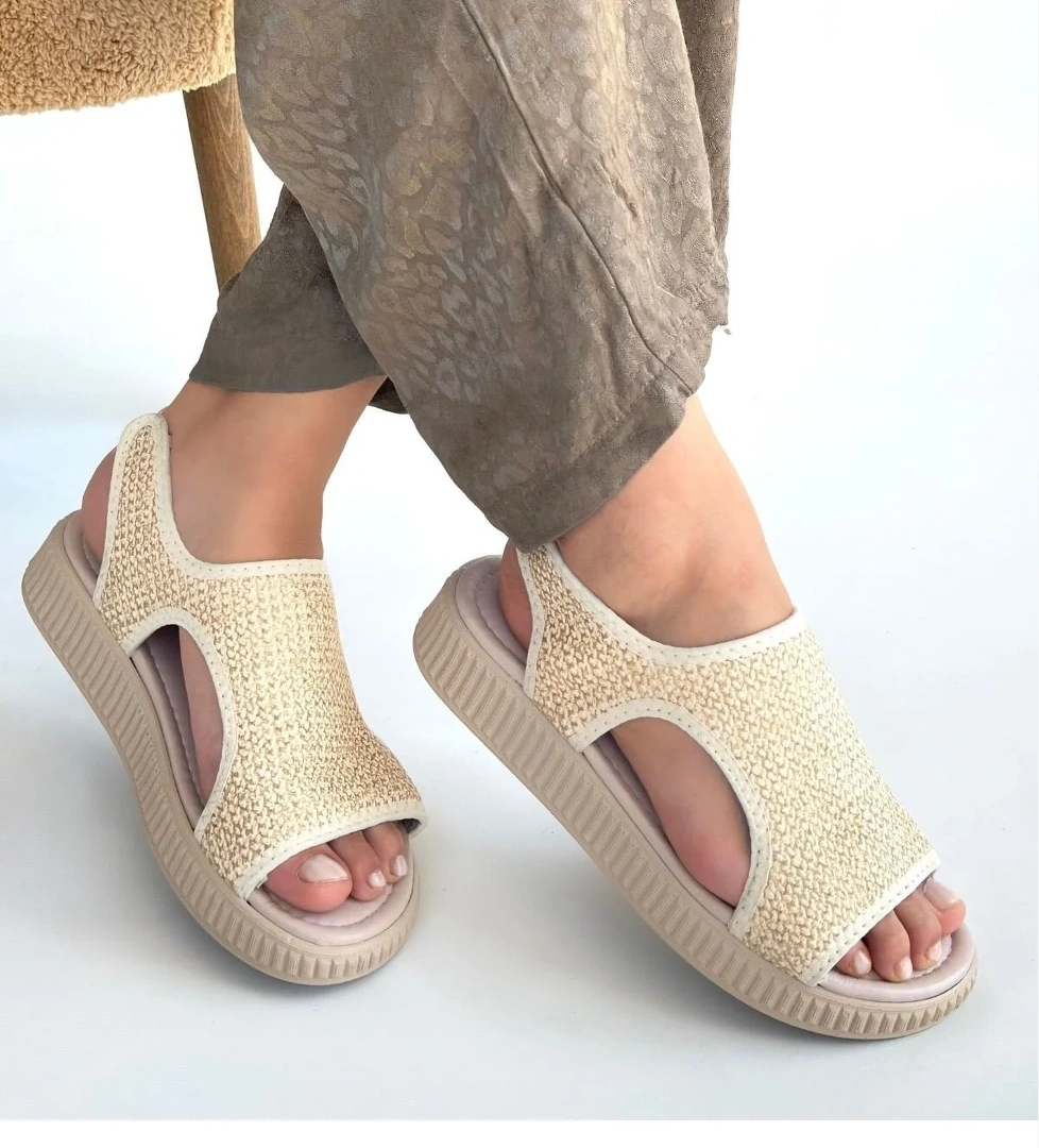 Pabucmarketi Bej Siyah Hasır Kadın Düz Sandalet model görseli