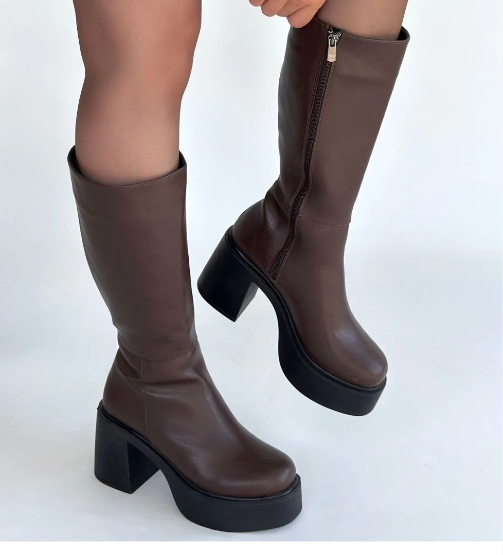 Kahverengi Fermuarlı Kadın Topuklu Çizme