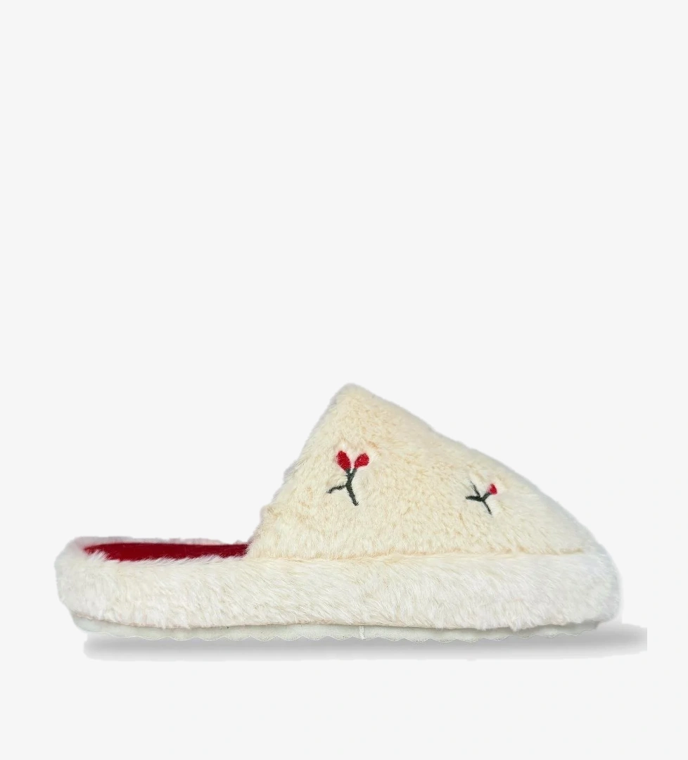 Liger Kadın Pofuduk Nakışlı Ev Terliği Çeyiz Bohça Valentine's Day Beyaz - model görseli