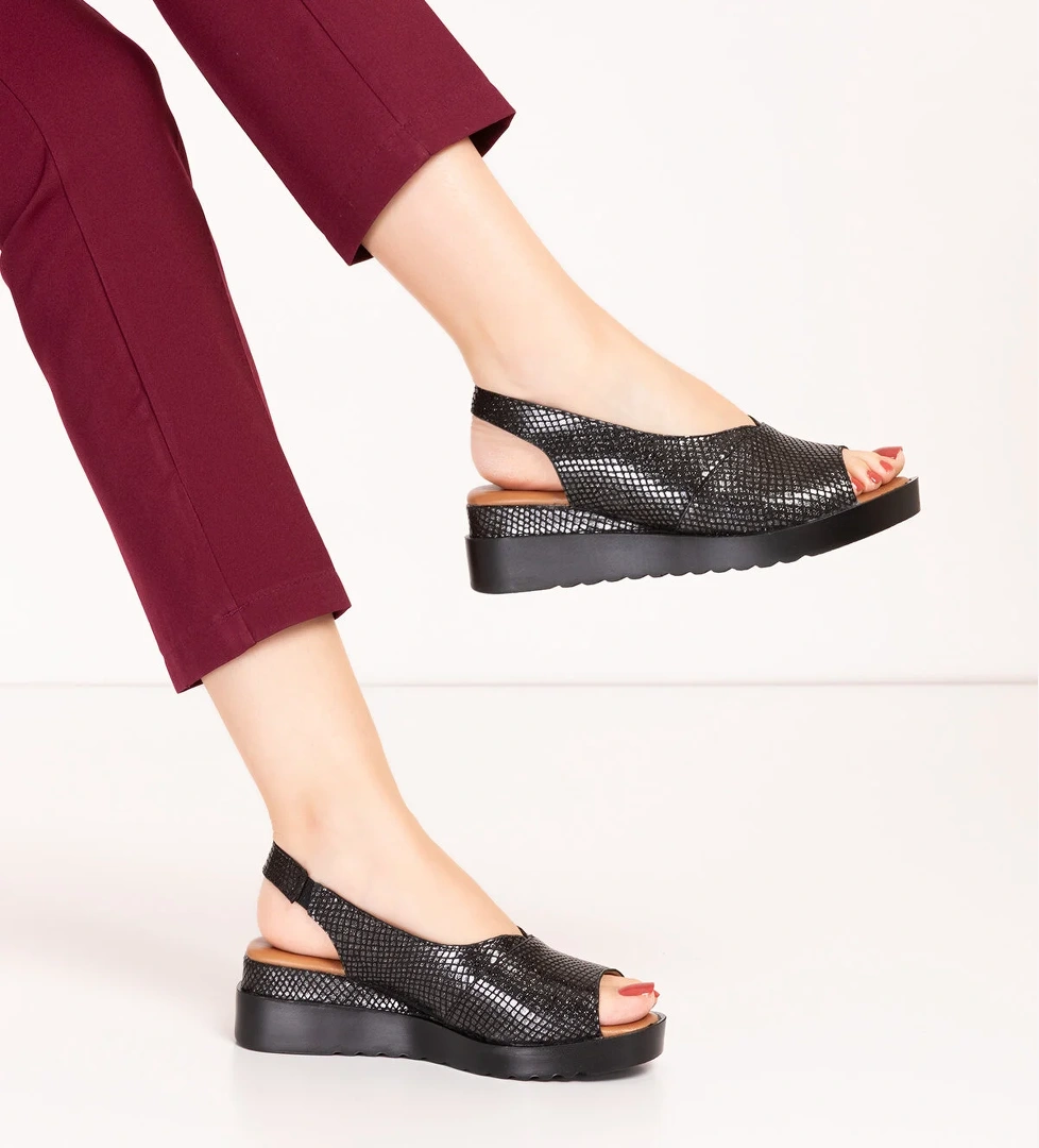 Gondol Kundura Gondol Hakiki Deri Kısa Topuklu Lazer Kesim Sandalet Elnr.365 model görseli