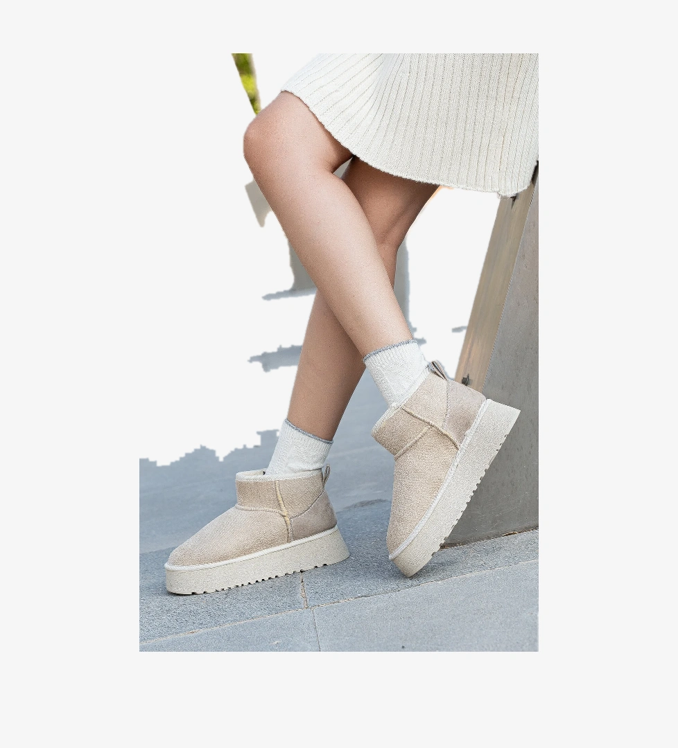 Daxtors Uggo İçi Kürklü Soğuk Geçirmez Kadın Bot model görseli