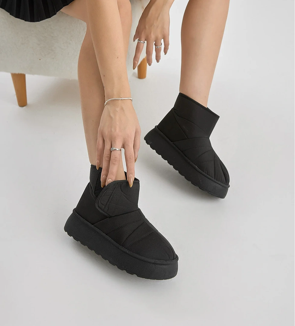 Kadın Siyah Kalın Poli Taban İçi Kürklü Cırtlı Bot