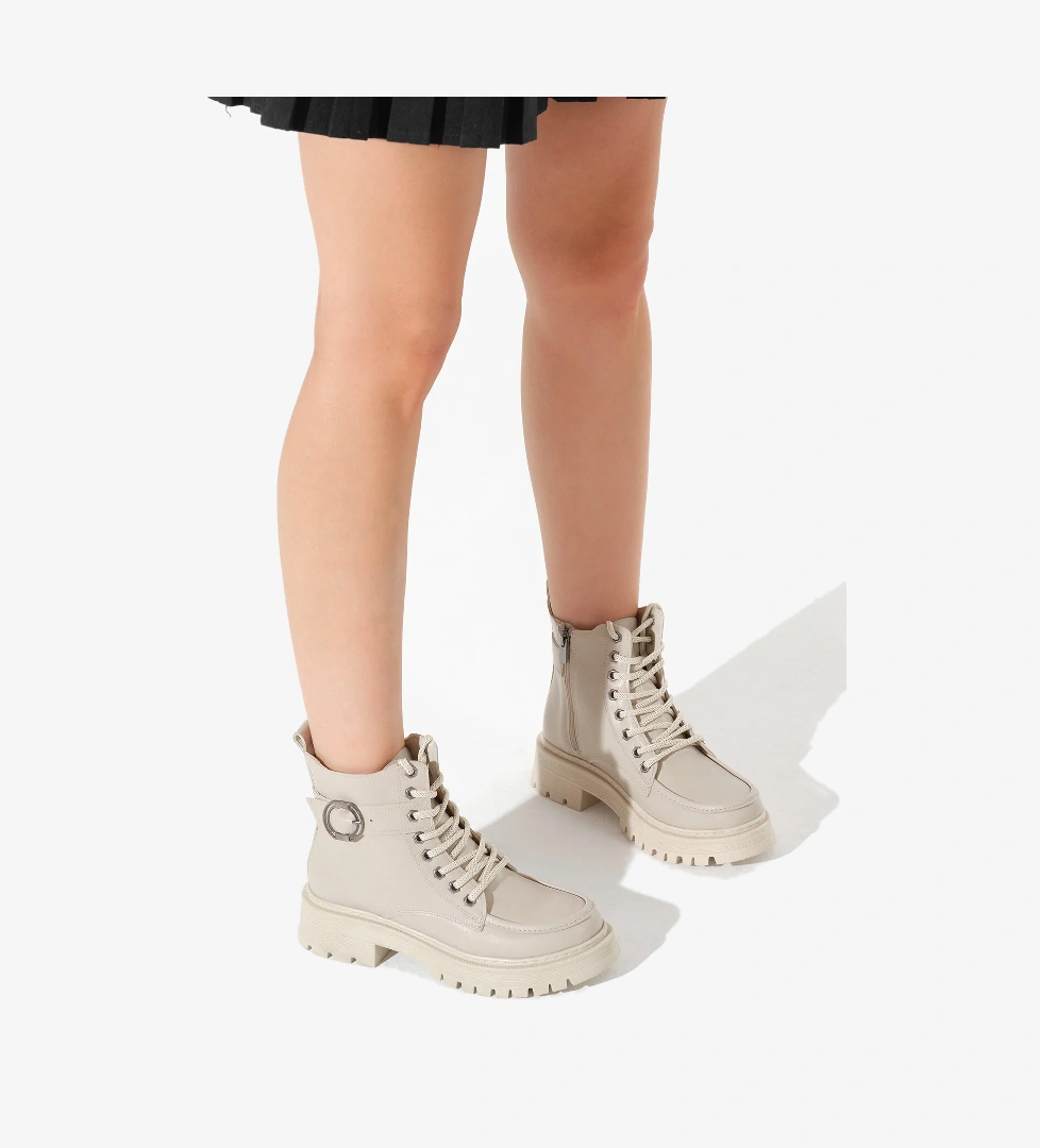 Tonny Black Kadın Bej Siyah Kalın Termo Taban Yuvarlak Tokalı Bağcıklı Ve Fermuarlı Bot model görseli