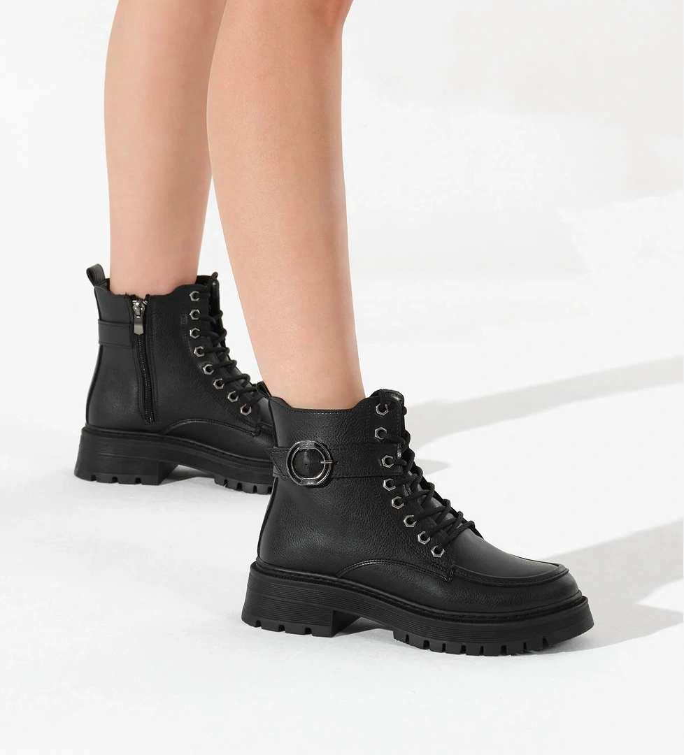 Kadın Siyah Kalın Termo Taban Yuvarlak Tokalı Bağcıklı ve Fermuarlı Bot