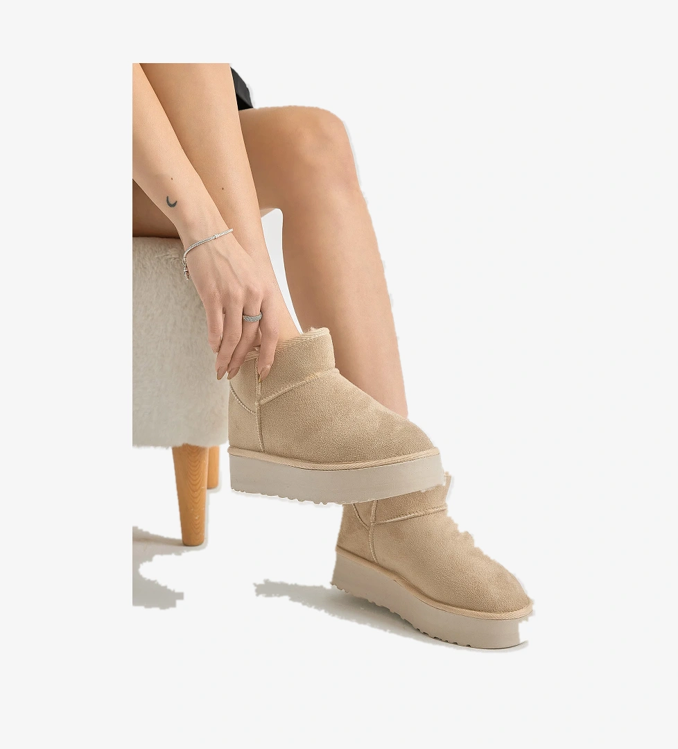 Kadın Bej Kalın Poli Taban İçi Kürklü Süet Görünümlü Bot