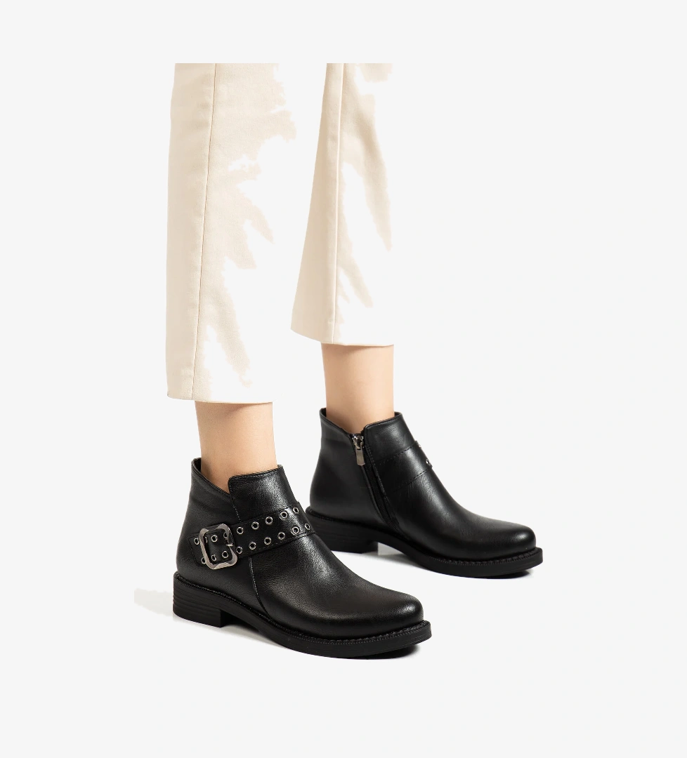 Kadın Siyah Cilt Kalın Termo Taban Kemer Toka Detaylı Fermuarlı Bot