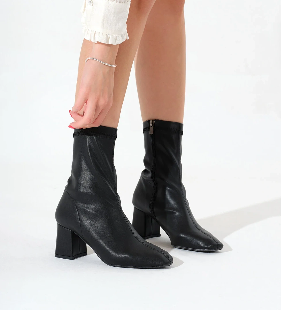 Kadın Siyah TPU Taban Küt Burunlu Fermuarlı Topuklu Bot