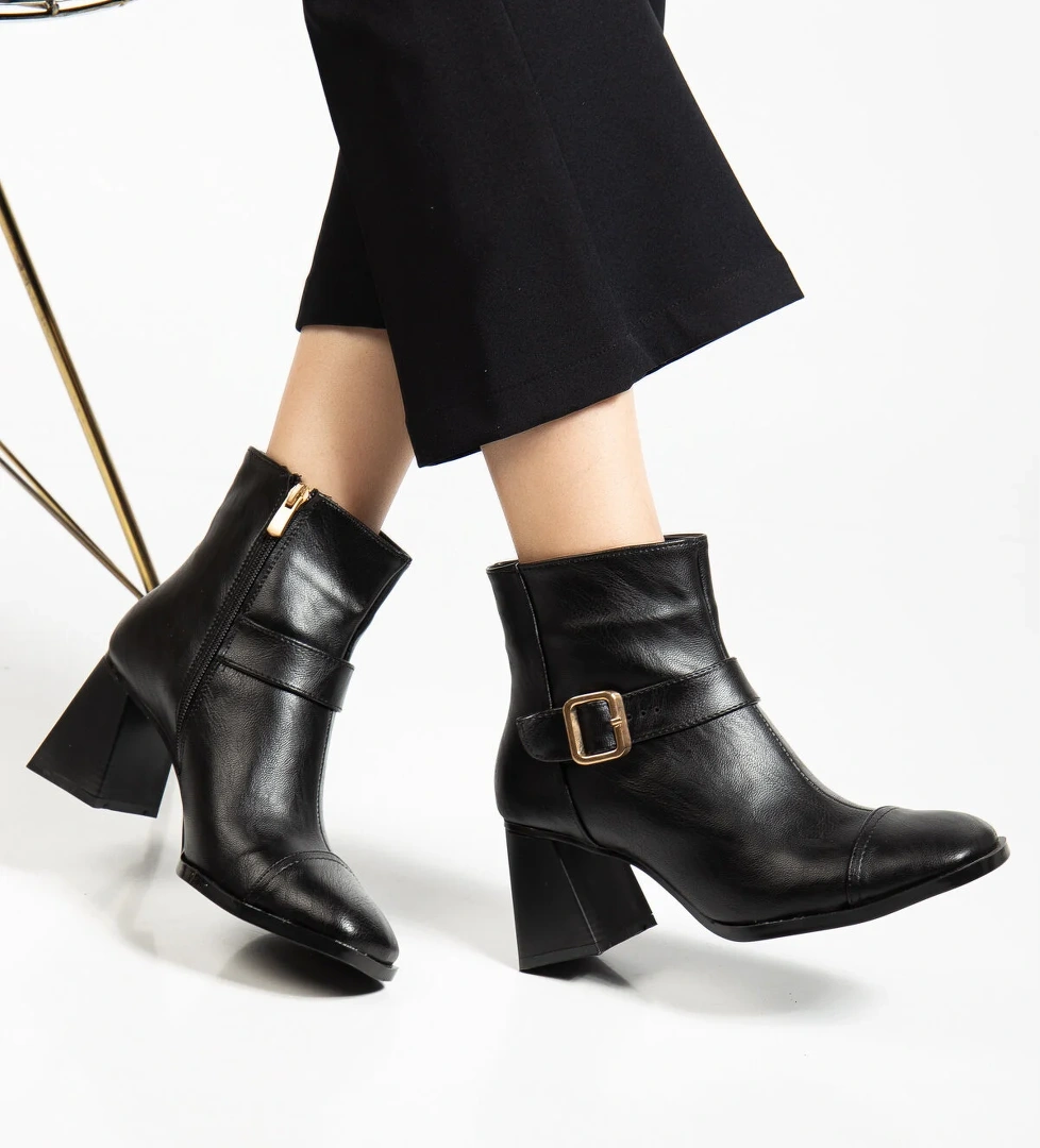 Kadın Siyah Cilt TPU Taban Kemer Toka Detaylı Fermuarlı Topuklu Bot