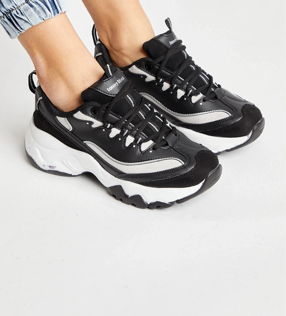 Kadın Siyah Cilt Rahat Kalıp Yüksek Taban Bağcıklı Spor Ayakkabı - Görsel 1