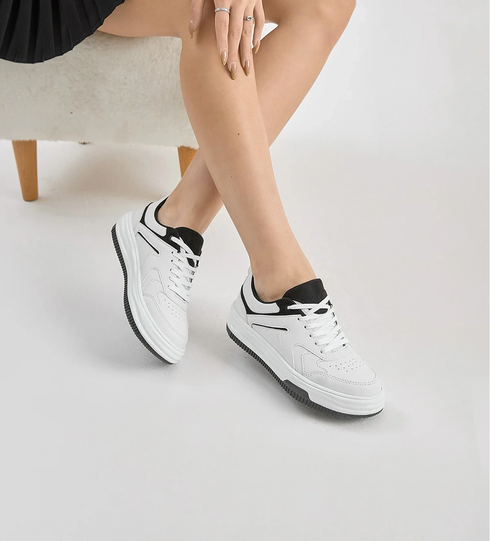 Kadın Beyaz Siyah Termo Taban Bağcıklı Spor Ayakkabı