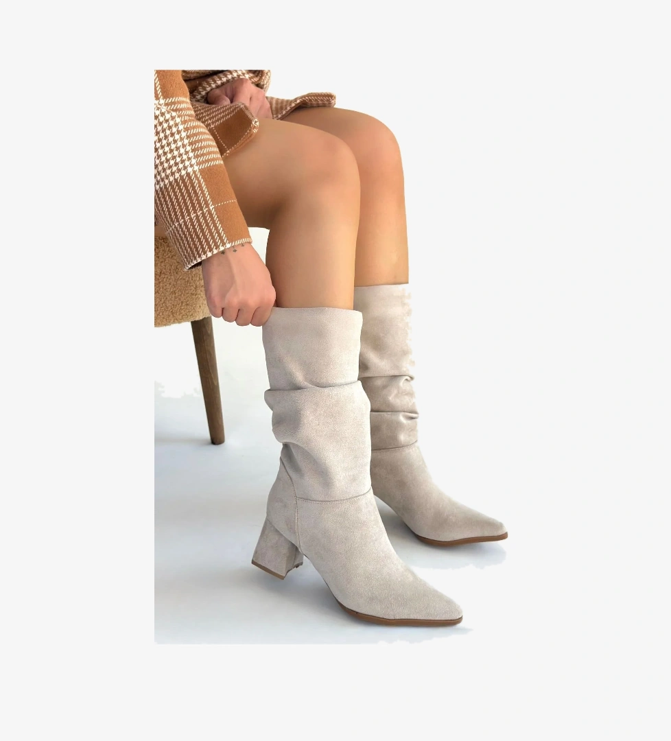 Pabucmarketi Bej Süet Körüklü Kadın Topuklu Çizme model görseli