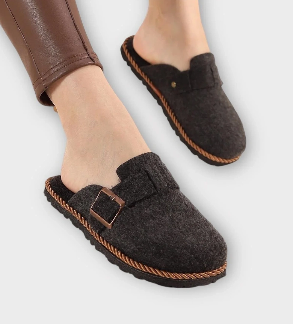 Tokalı Keçe Kumaşlı Ev Terliği FÜME