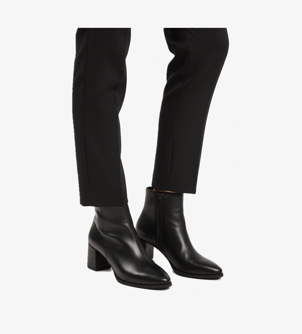 Aspor Siyah Fermuarlı Kadın Topuklu Bot