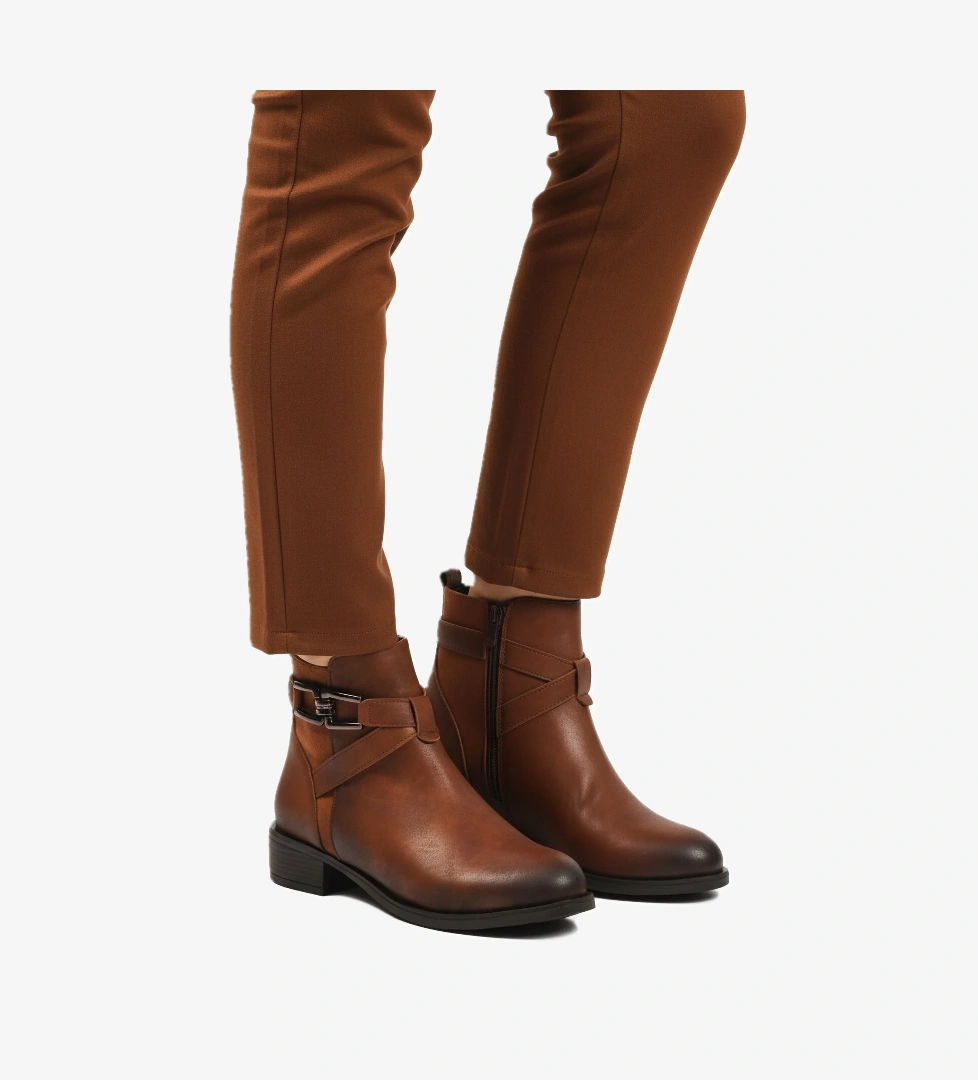 A Spor Aspor Taba Siyah Zümrüt İçi Kürklü Fermuarlı Kadın Topuklu Bot model görseli