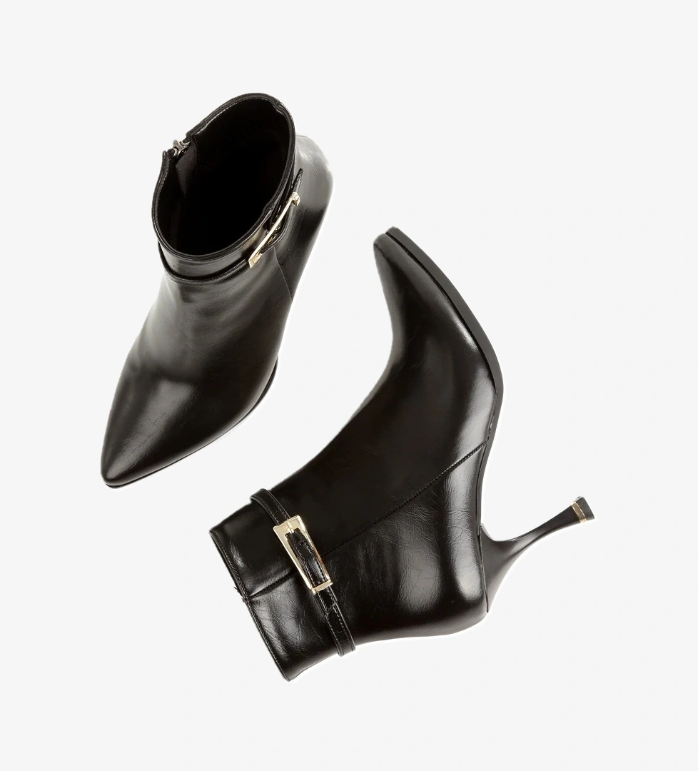 Modabuymuş Siyah İnce Topuklu Altın Rengi Toka Detaylı Kadın Bilekte Bot OneMoreSu model görseli