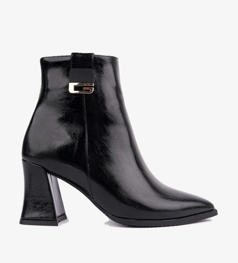 LUXERA Sivri Burun Toka Detaylı Fermuarlı Kalın Topuklu Kadın Bot