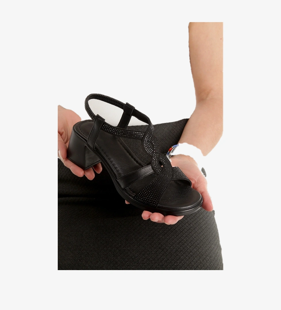 Modabuymuş Alesso Bej Siyah Renk Hakiki Deri Taşlı Sandalet Kalın Topuklu Kadın Ayakkabı model görseli