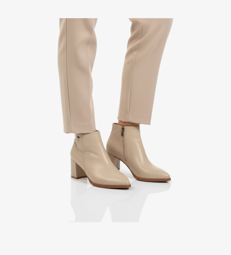 Krem İçi Kürklü Fermuarlı Kadın Topuklu Bot