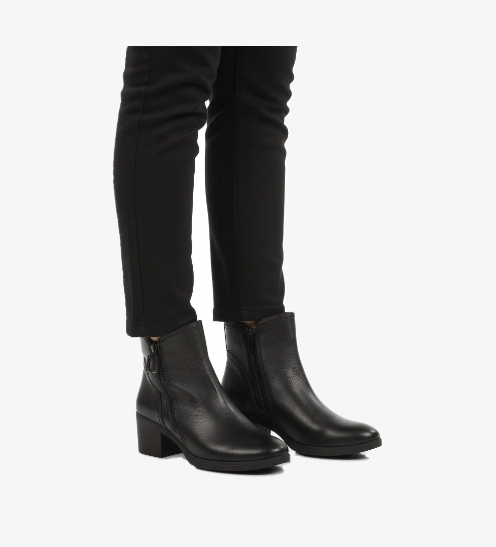 Ayakmod Siyah Hakiki Deri Fermuarlı Polarlı Kadın Topuklu Bot 92163-1 Z model görseli