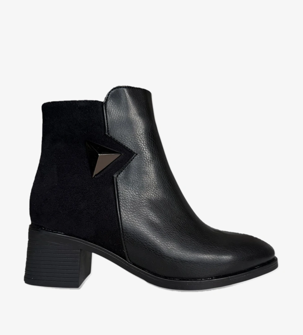 Liger Taş Detaylı Kalın Topuklu Kadın Bot Si̇yah - model görseli