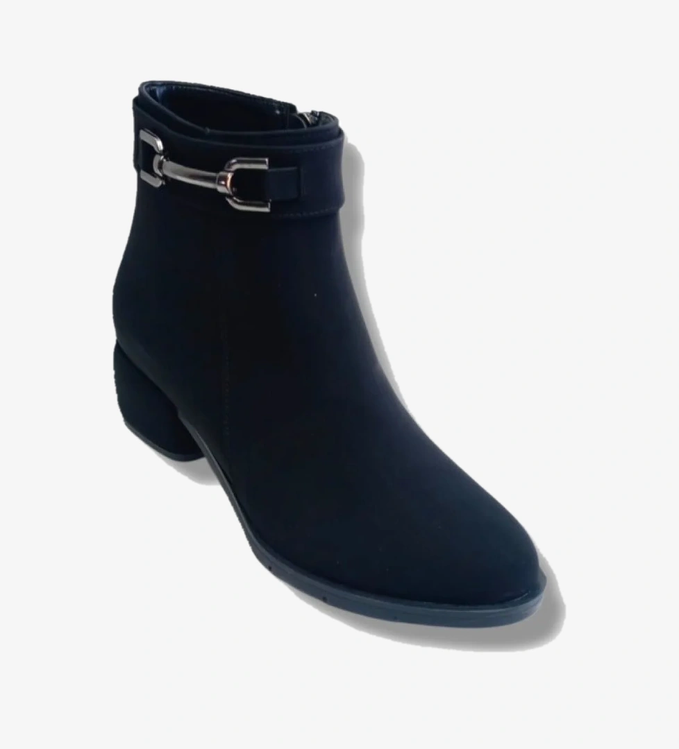 Erbay 538-26 Yağlı Deri Anatomik Taşlı Toka Kalın Topuk Kadın Bot model görseli