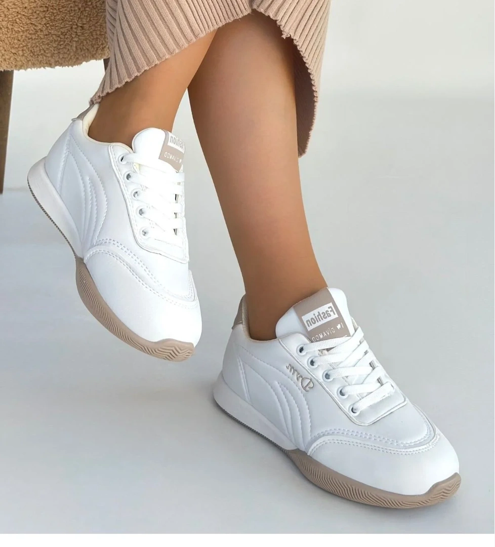 Pabucmarketi Siyah Bağcıklı Bej Kadın Spor Ayakkabı model görseli