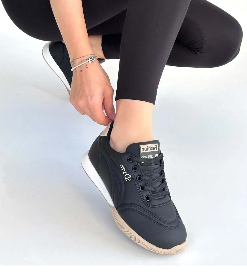 Siyah Bej Taban Bağcıklı Kadın Spor Ayakkabı