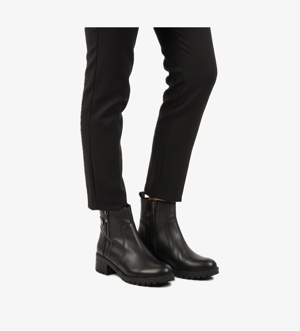 A Spor Aspor Siyah Hakiki Deri Fermuarlı Polarlı Kadın Topuklu Bot model görseli